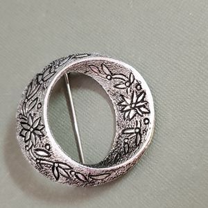 Emmons Brushed Silver Tone Round Floral Brooch Pin Vintage Costume Jewelry